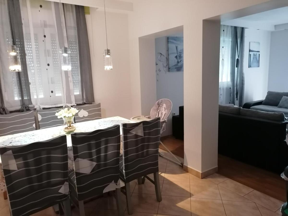 Apartment Suncica Pula Bagian luar foto