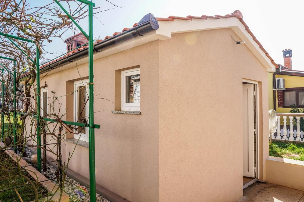 Apartment Suncica Pula Bagian luar foto