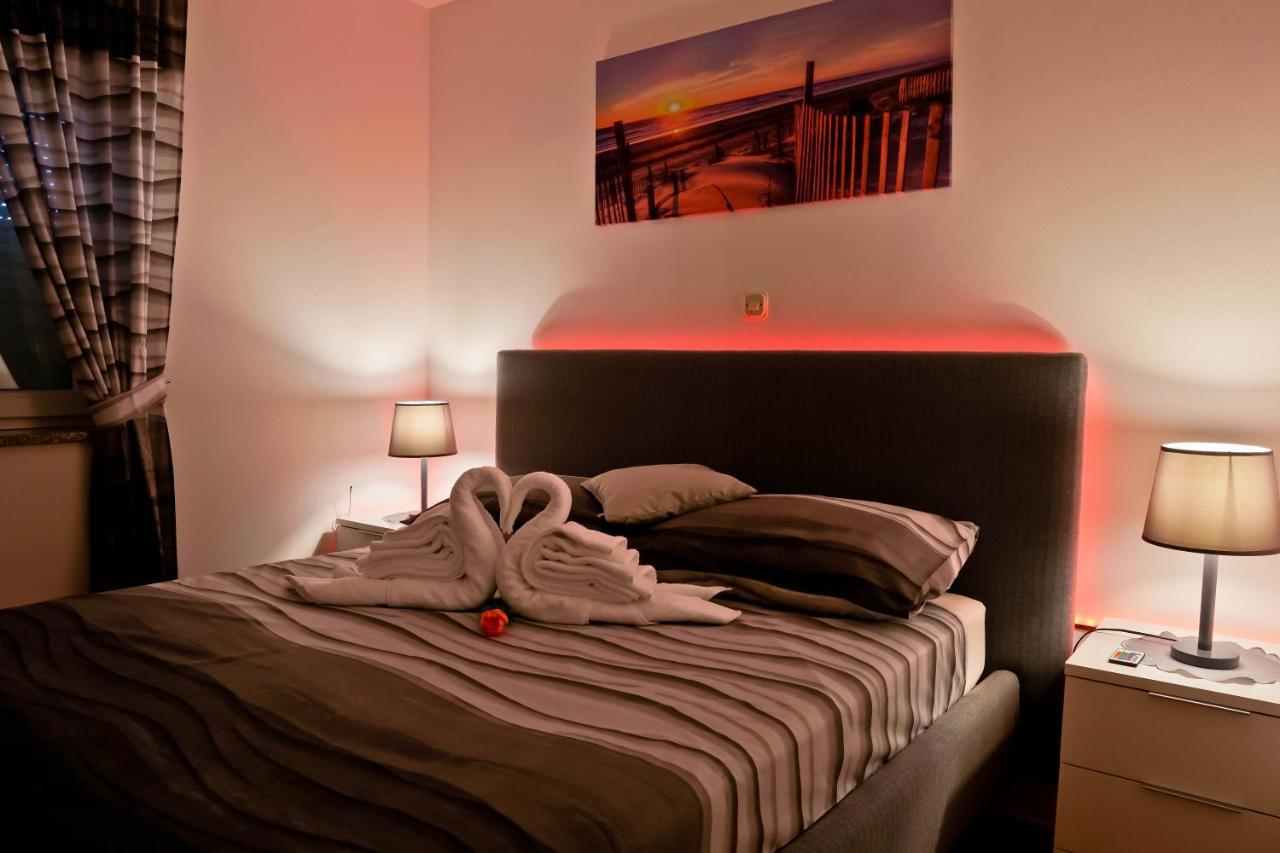 Apartment Suncica Pula Bagian luar foto
