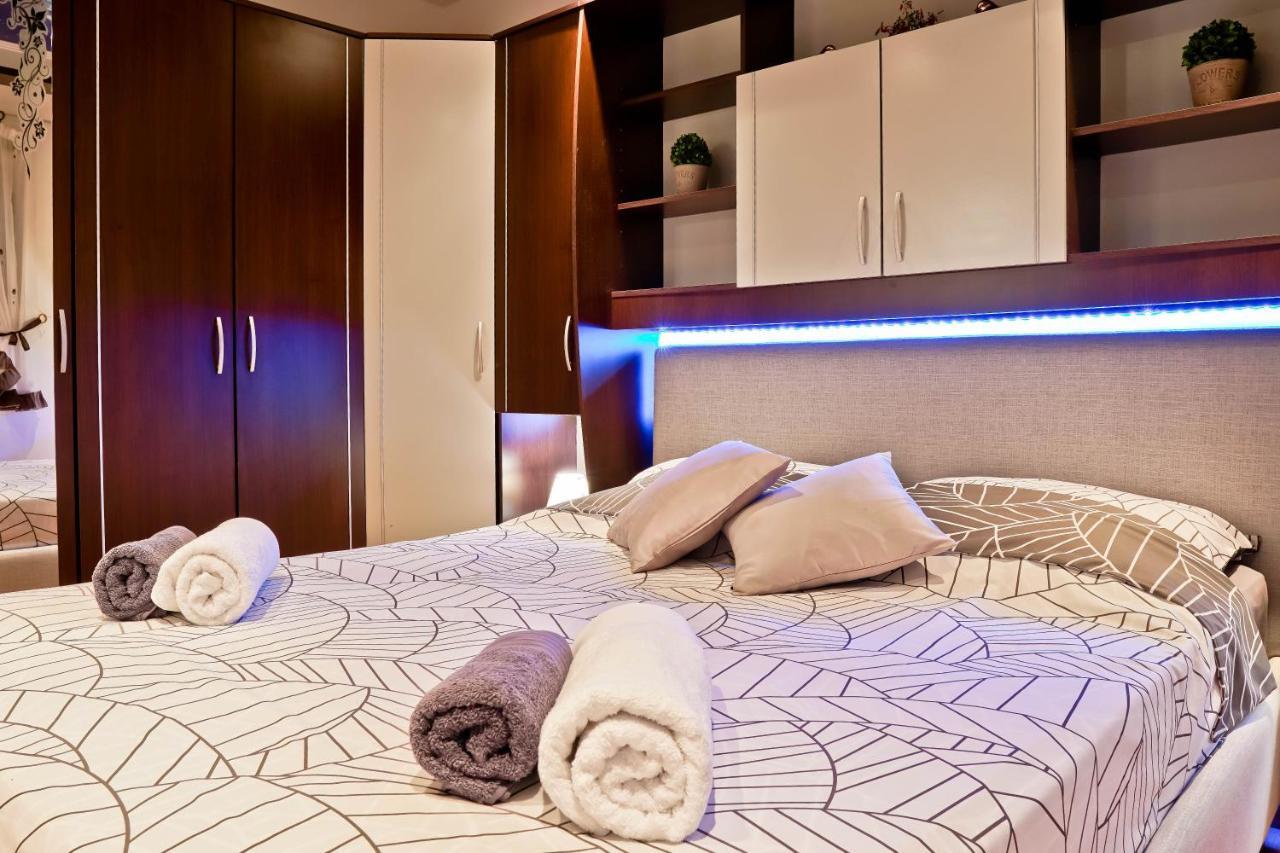 Apartment Suncica Pula Bagian luar foto