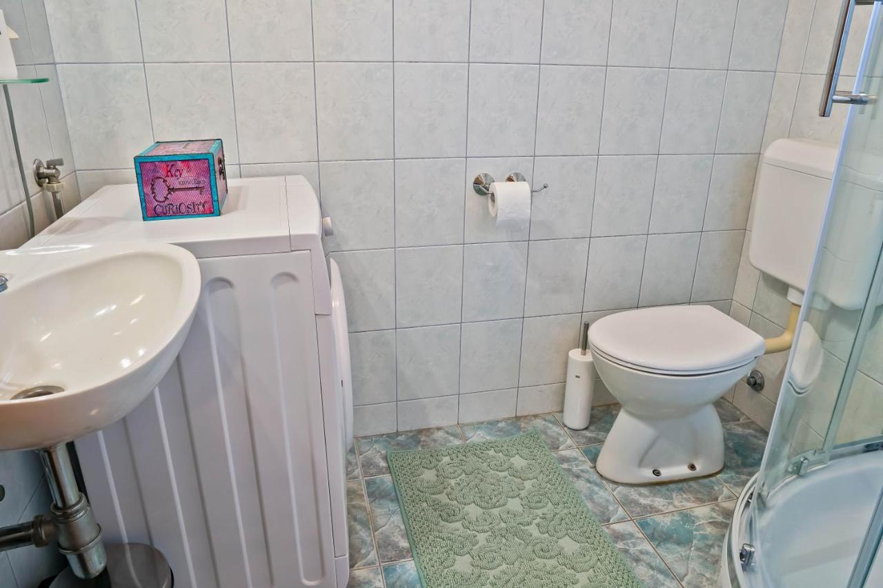 Apartment Suncica Pula Bagian luar foto