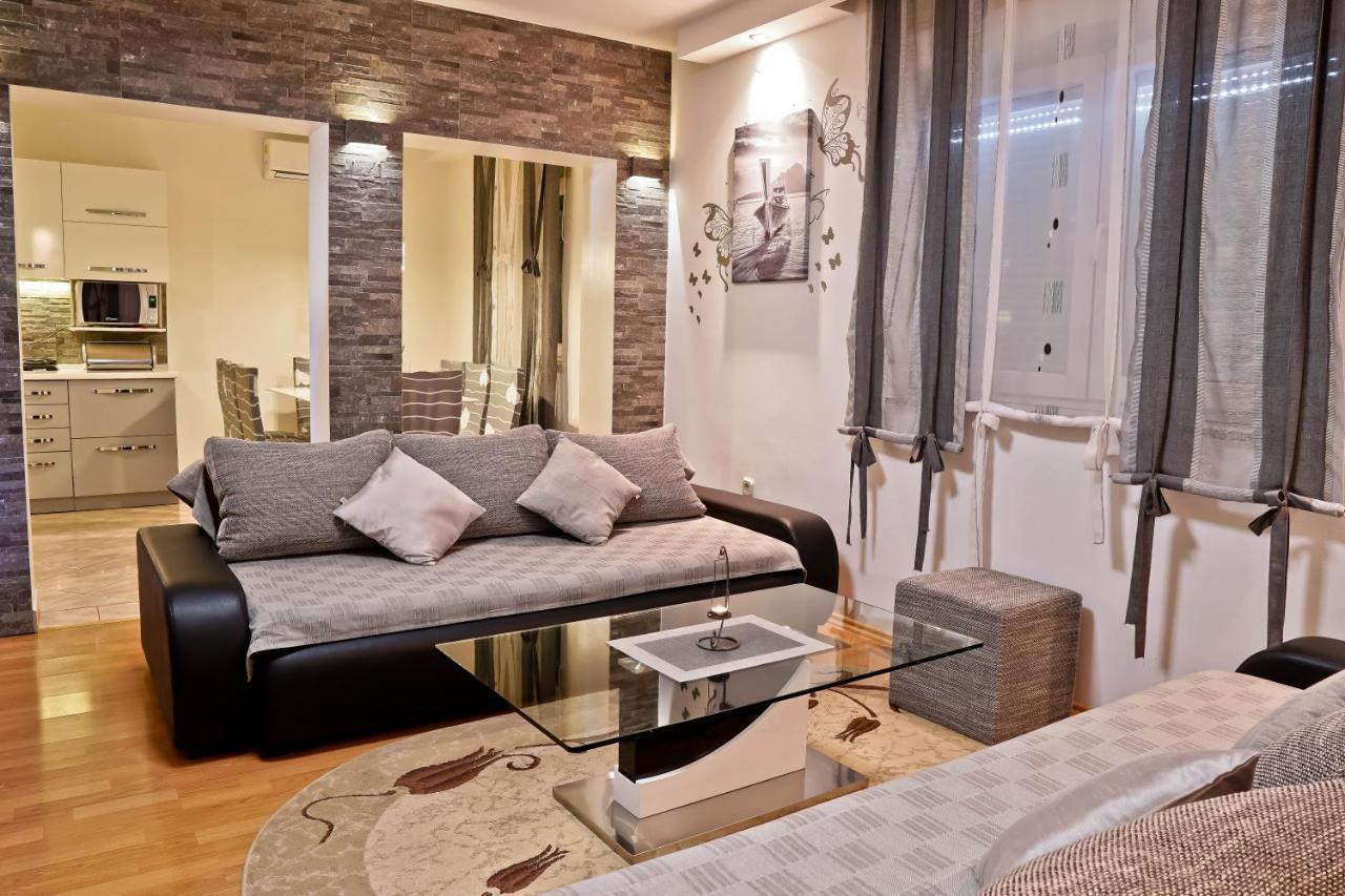 Apartment Suncica Pula Bagian luar foto