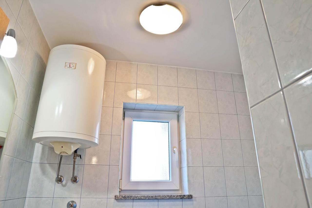 Apartment Suncica Pula Bagian luar foto